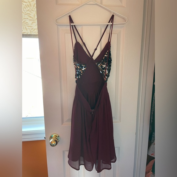 Open-back sequin semi-formal dress - Picture 2 of 4